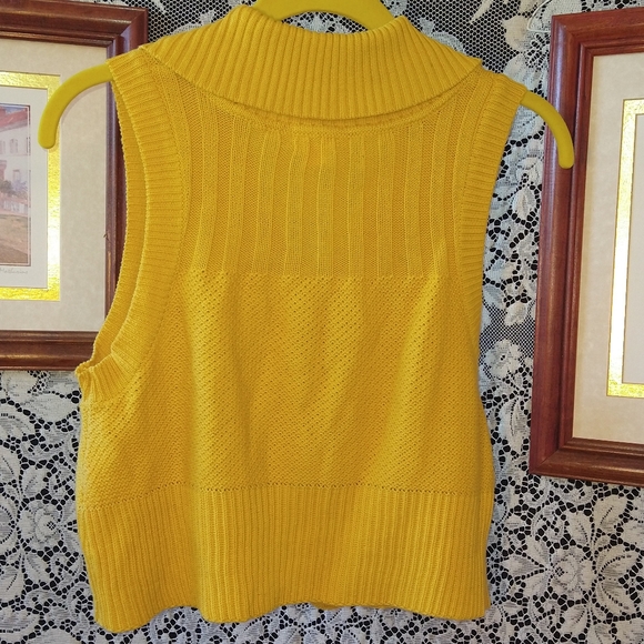Xhilaration dark yellow knit shrug sweater sleeveless crop front button closure - Picture 4 of 5